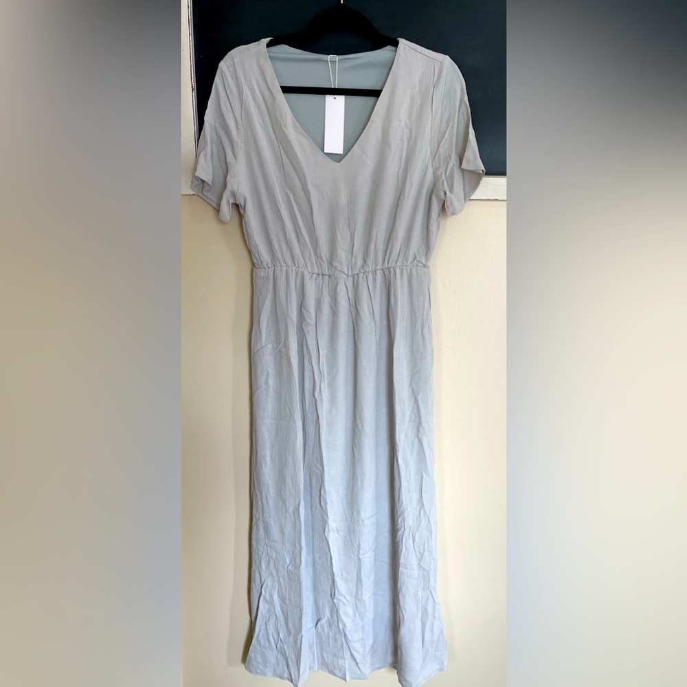 NWT Petallush Light Gray Lined Dress Size Medium Donating at the end week‼️